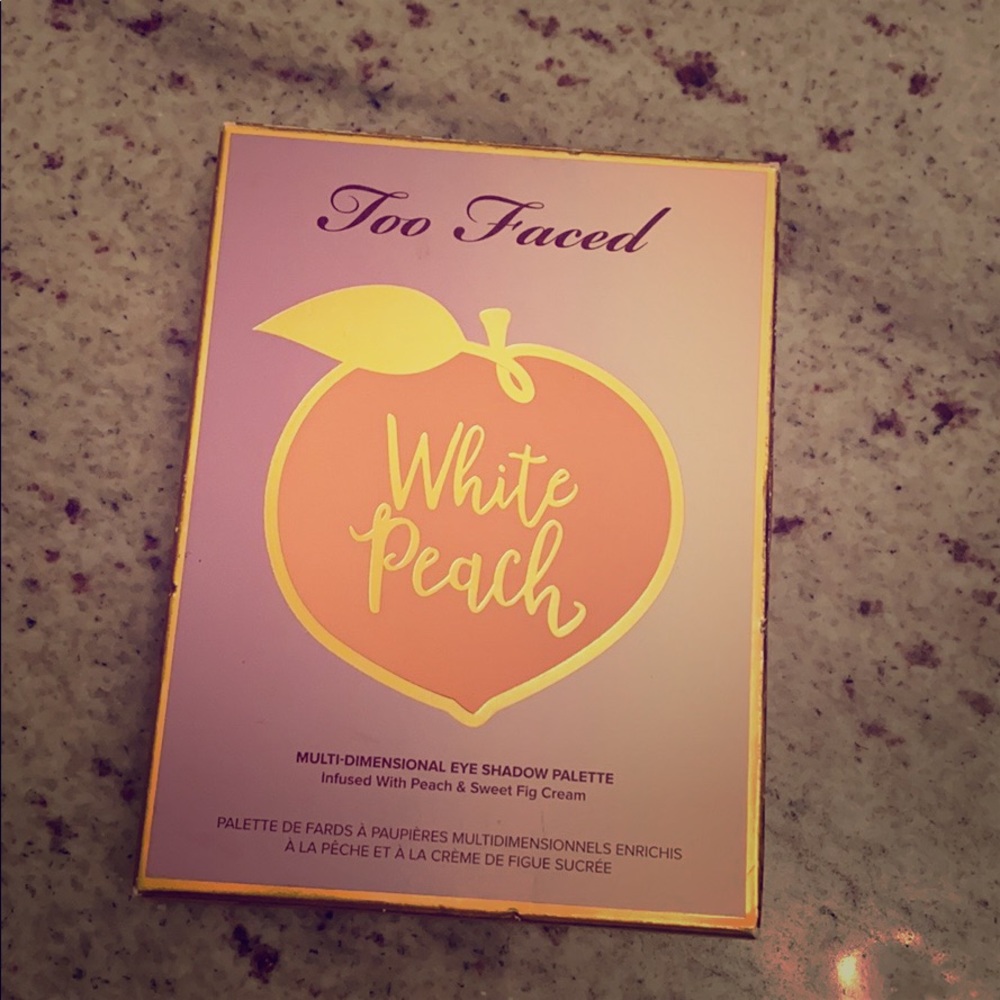 NWT 🍑 White peach too face palette 🍑